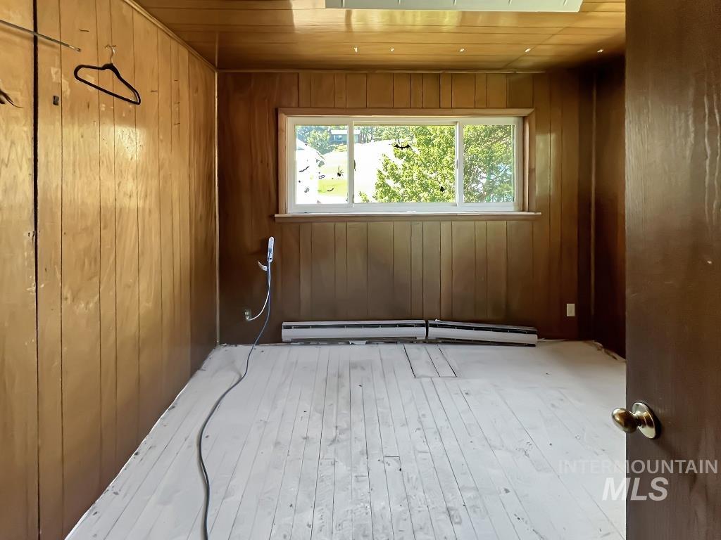 101 S Hillcrest Rd, Cascade, Idaho 83611, 3 Bedrooms, 1 Bathroom, Residential For Sale, Price $275,000,MLS 98983129