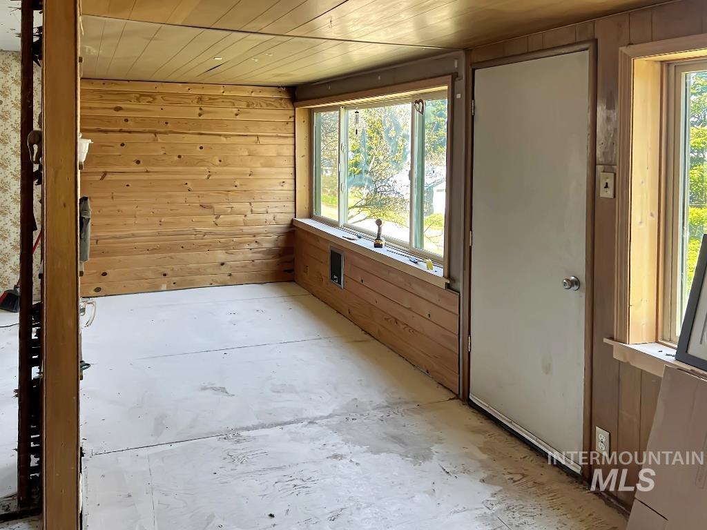 101 S Hillcrest Rd, Cascade, Idaho 83611, 3 Bedrooms, 1 Bathroom, Residential For Sale, Price $275,000,MLS 98983129