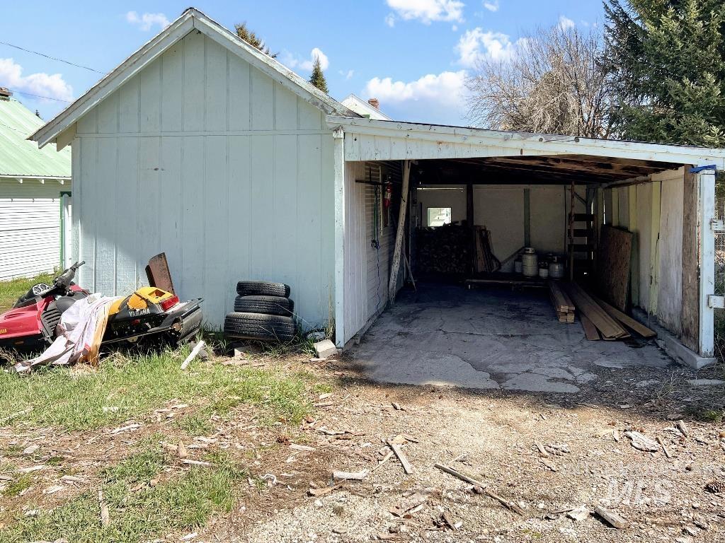 101 S Hillcrest Rd, Cascade, Idaho 83611, 3 Bedrooms, 1 Bathroom, Residential For Sale, Price $275,000,MLS 98983129