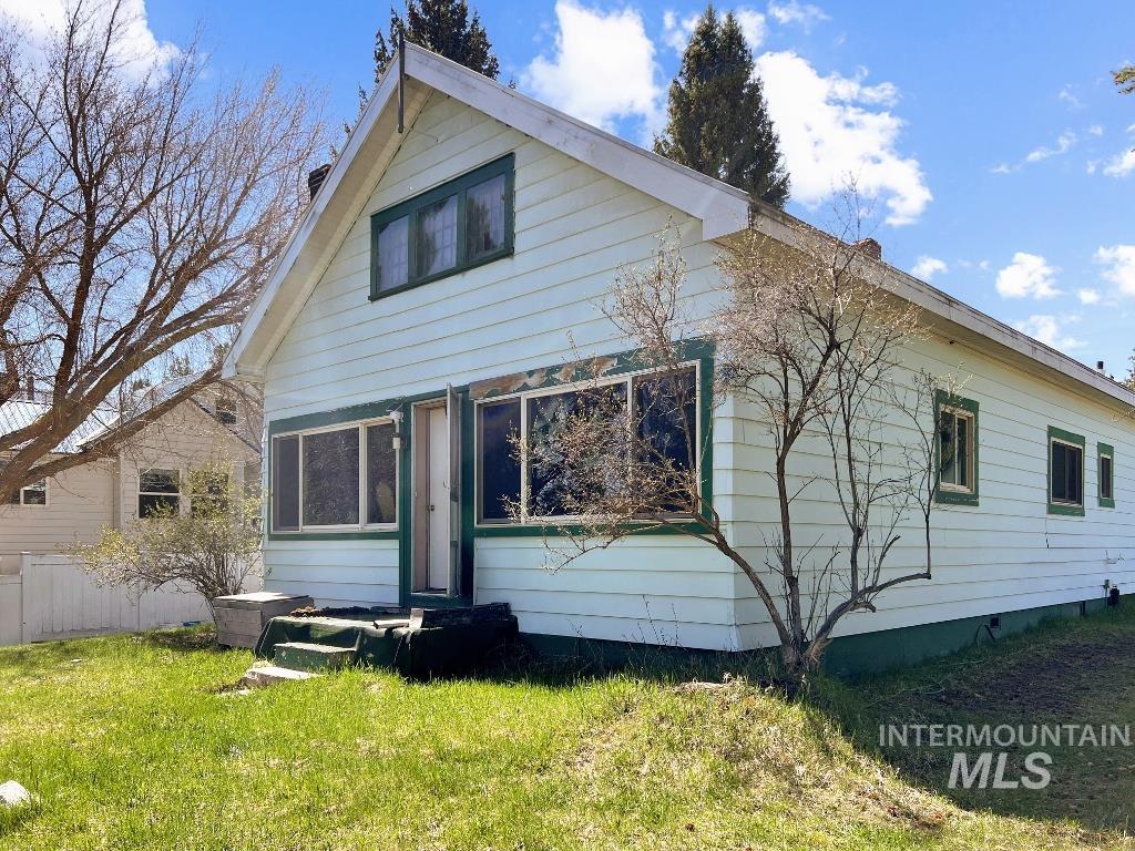 101 S Hillcrest Rd, Cascade, Idaho 83611, 3 Bedrooms, 1 Bathroom, Residential For Sale, Price $275,000,MLS 98983129