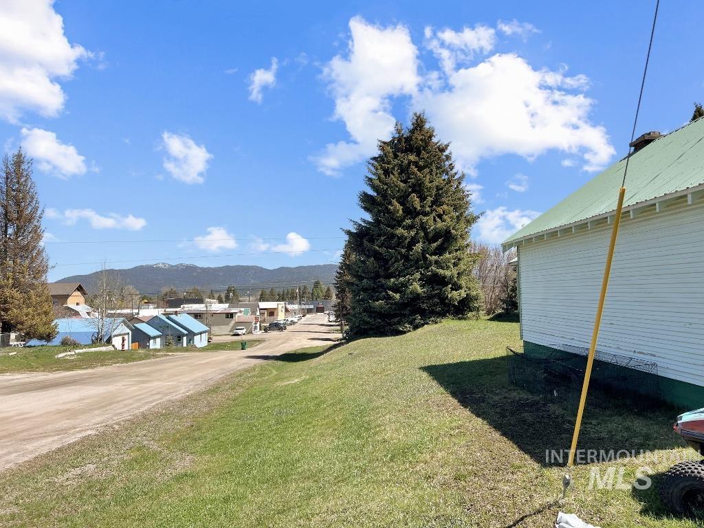 101 S Hillcrest Rd, Cascade, Idaho 83611, 3 Bedrooms, 1 Bathroom, Residential For Sale, Price $275,000,MLS 98983129