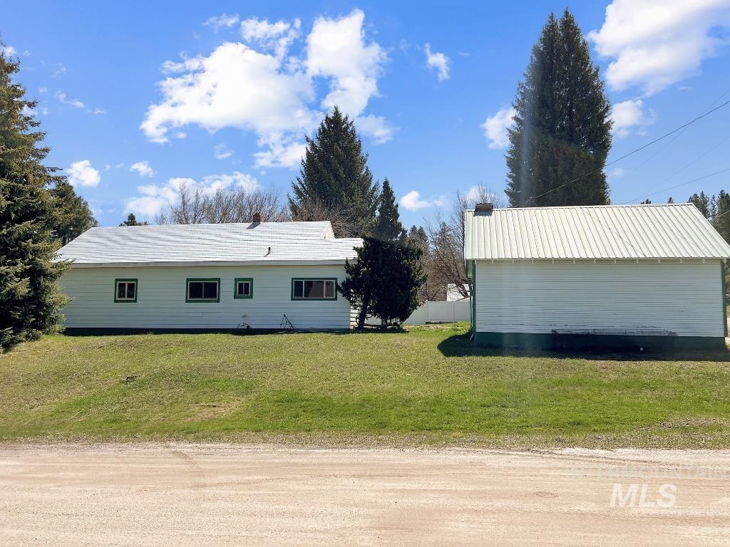 101 S Hillcrest Rd, Cascade, Idaho 83611, 3 Bedrooms, 1 Bathroom, Residential For Sale, Price $275,000,MLS 98983129