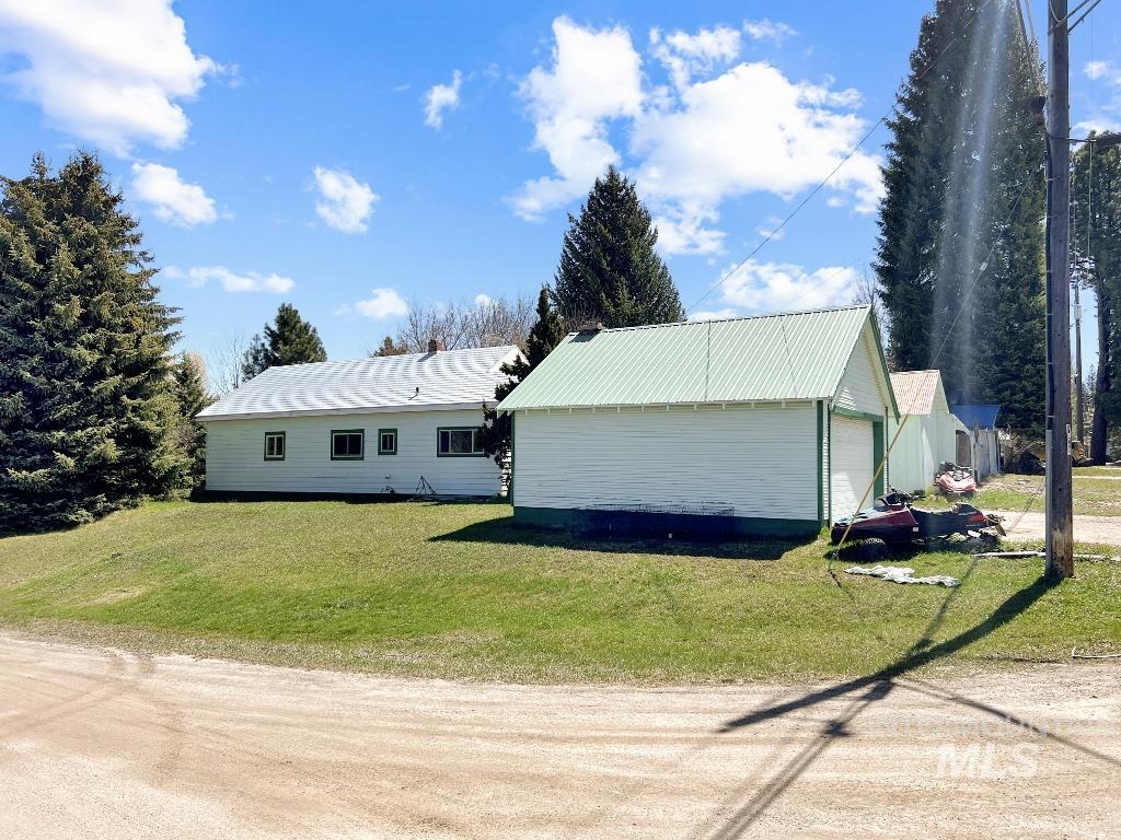 101 S Hillcrest Rd, Cascade, Idaho 83611, 3 Bedrooms, 1 Bathroom, Residential For Sale, Price $275,000,MLS 98983129