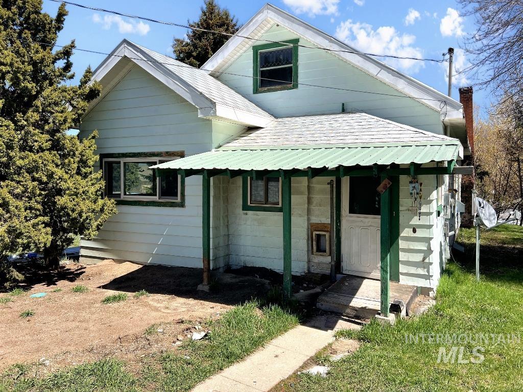 101 S Hillcrest Rd, Cascade, Idaho 83611, 3 Bedrooms, 1 Bathroom, Residential For Sale, Price $275,000,MLS 98983129