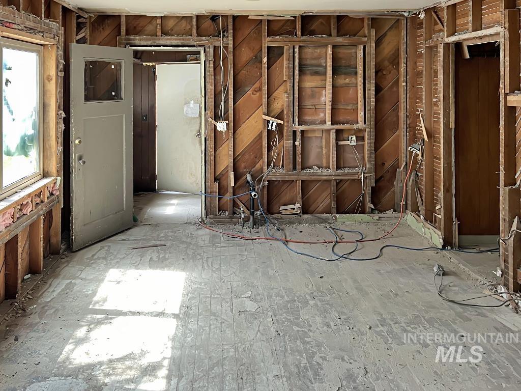 101 S Hillcrest Rd, Cascade, Idaho 83611, 3 Bedrooms, 1 Bathroom, Residential For Sale, Price $275,000,MLS 98983129