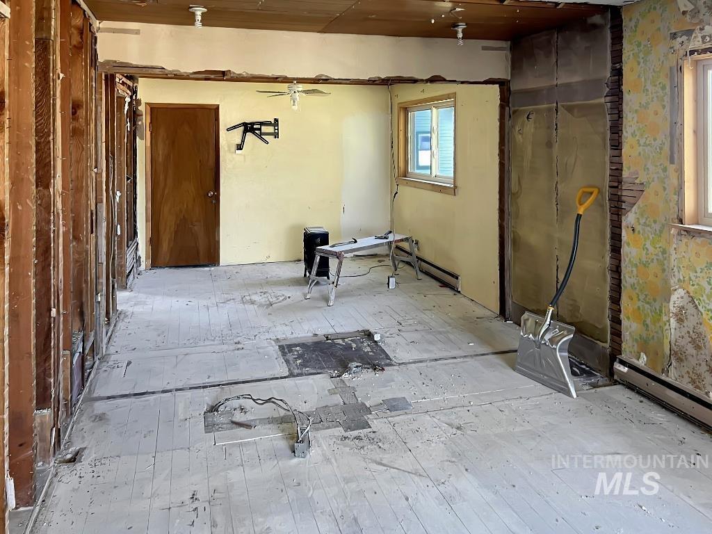 101 S Hillcrest Rd, Cascade, Idaho 83611, 3 Bedrooms, 1 Bathroom, Residential For Sale, Price $275,000,MLS 98983129