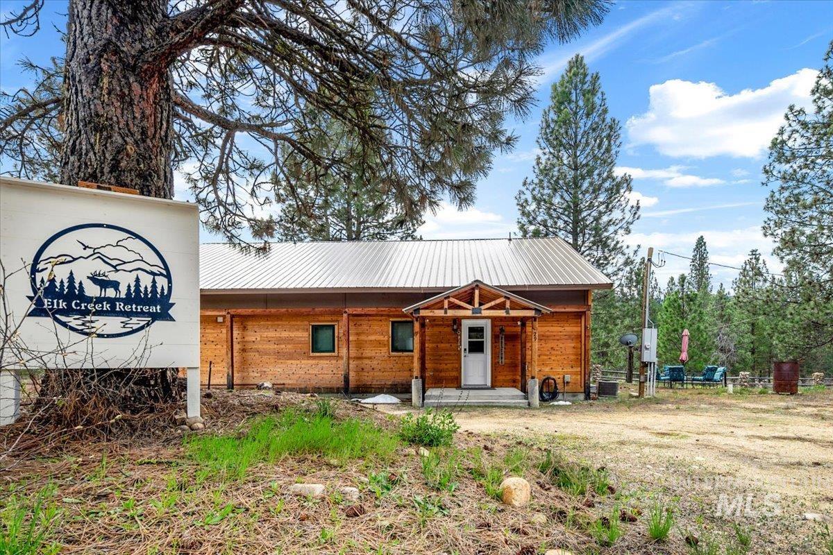 29 McIntyre Gulch Rd, Idaho City, Idaho 83631, 2 Bedrooms, 2.5 Bathrooms, Residential For Sale, Price $639,000, 98983134