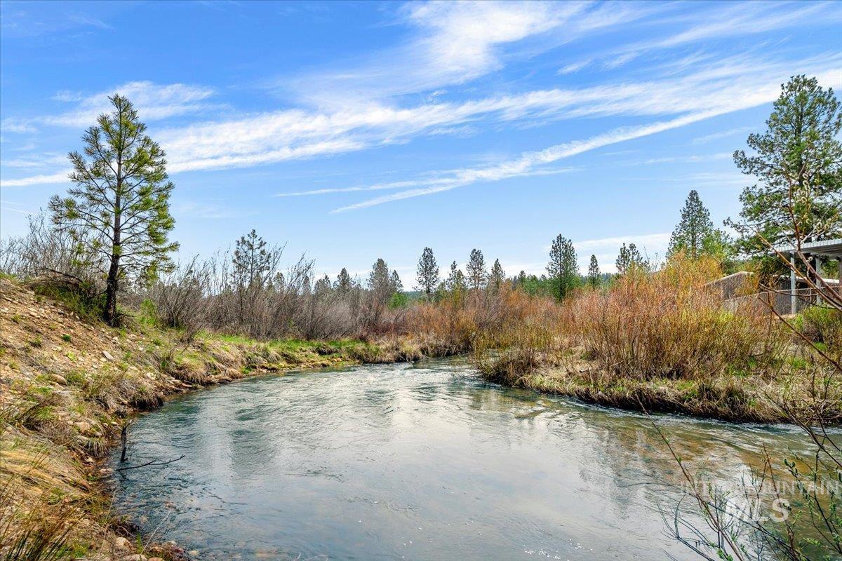 29 McIntyre Gulch Rd, Idaho City, Idaho 83631, 2 Bedrooms, 2.5 Bathrooms, Residential For Sale, Price $639,000, 98983134