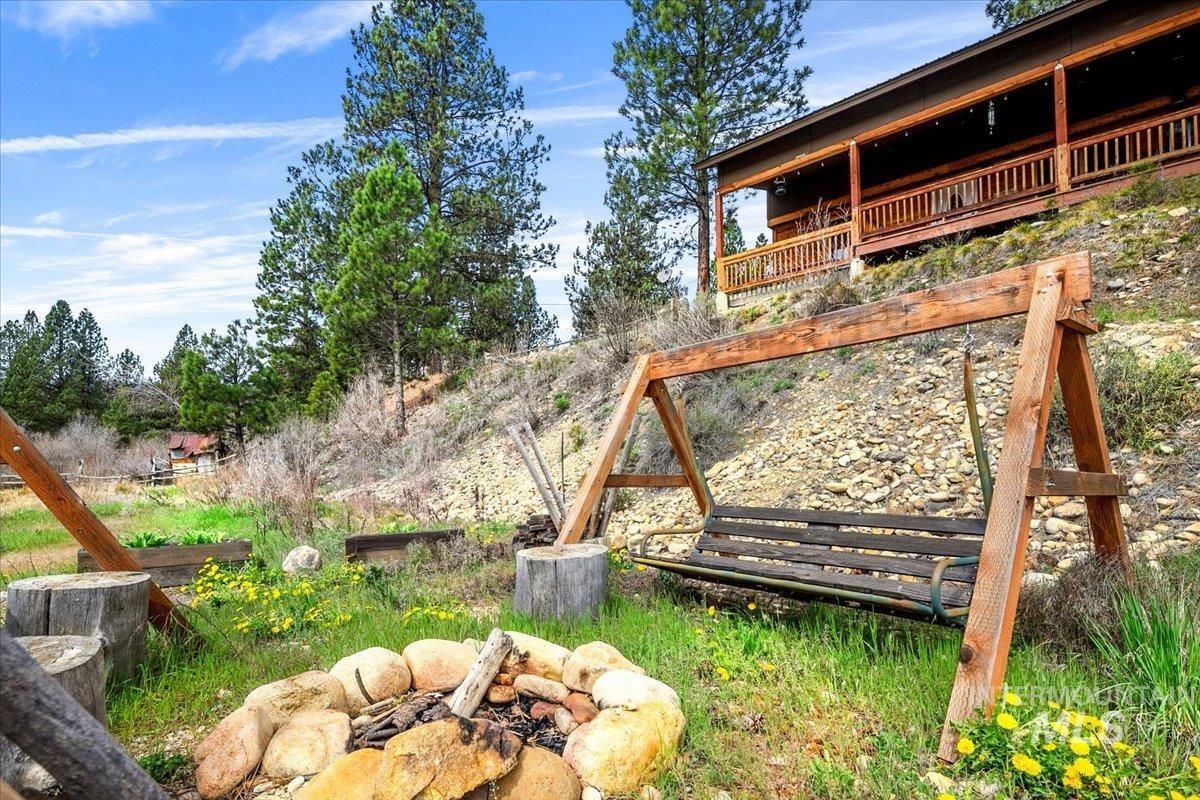 29 McIntyre Gulch Rd, Idaho City, Idaho 83631, 2 Bedrooms, 2.5 Bathrooms, Residential For Sale, Price $639,000, 98983134