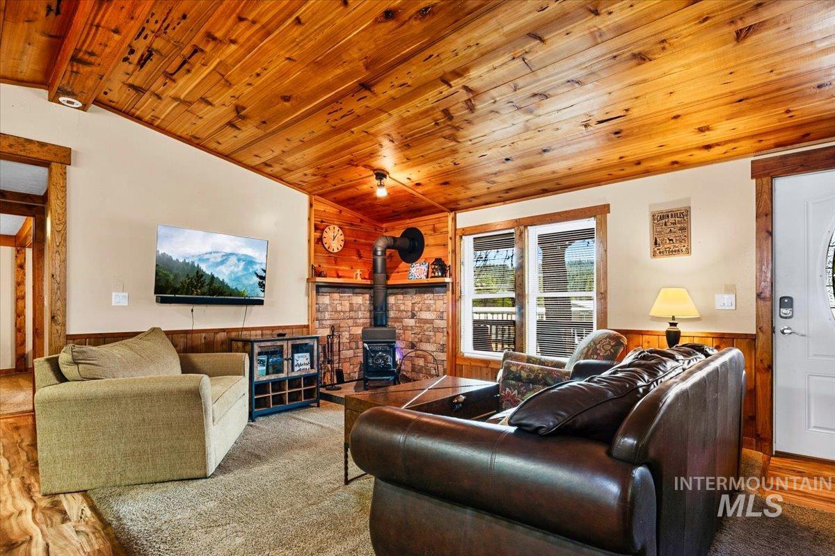 29 McIntyre Gulch Rd, Idaho City, Idaho 83631, 2 Bedrooms, 2.5 Bathrooms, Residential For Sale, Price $639,000, 98983134