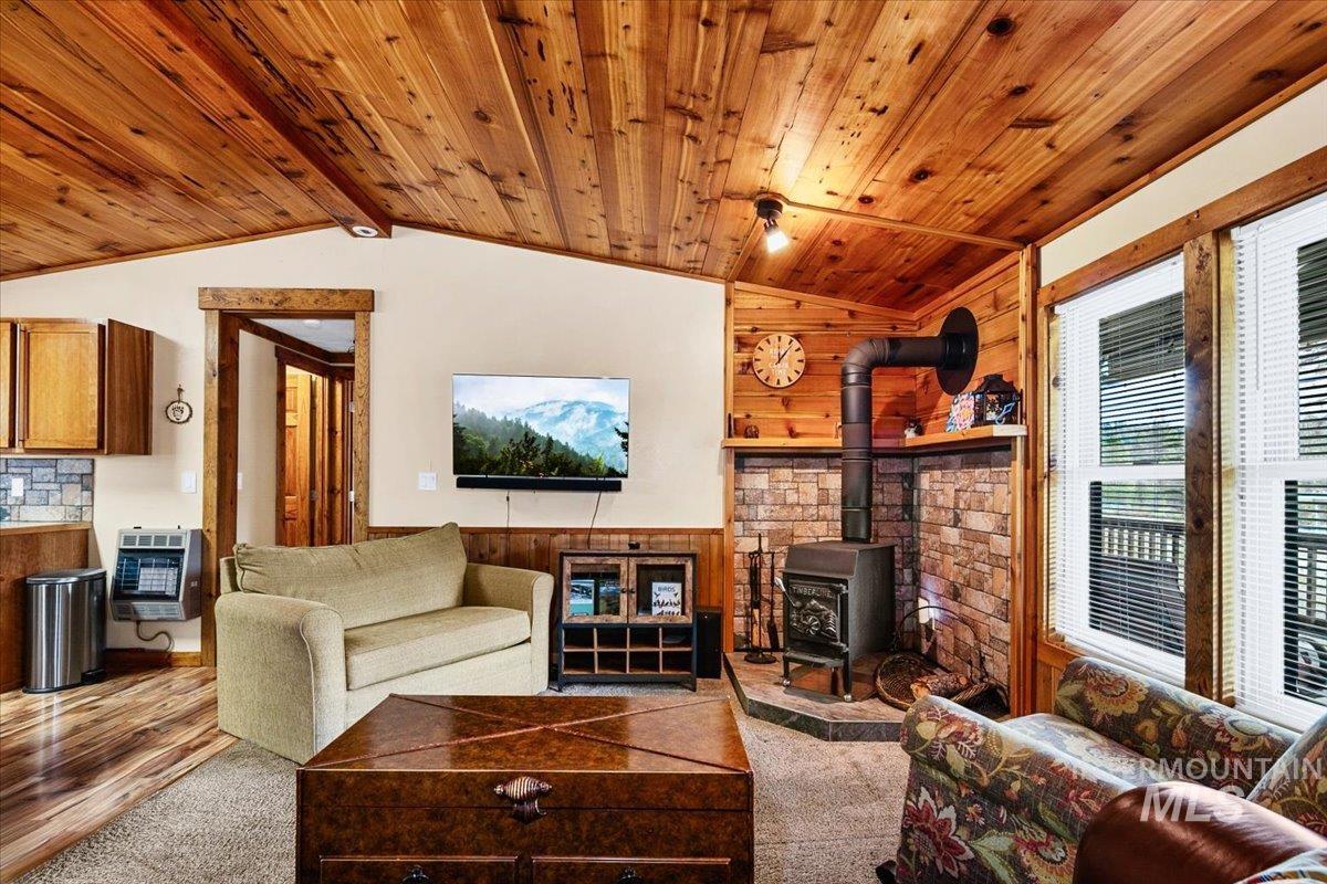 29 McIntyre Gulch Rd, Idaho City, Idaho 83631, 2 Bedrooms, 2.5 Bathrooms, Residential For Sale, Price $639,000, 98983134
