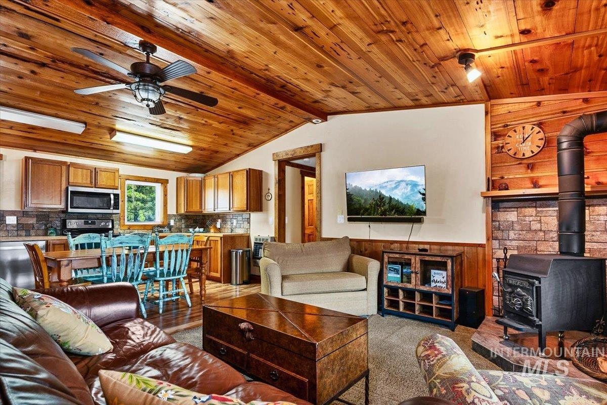 29 McIntyre Gulch Rd, Idaho City, Idaho 83631, 2 Bedrooms, 2.5 Bathrooms, Residential For Sale, Price $639,000, 98983134