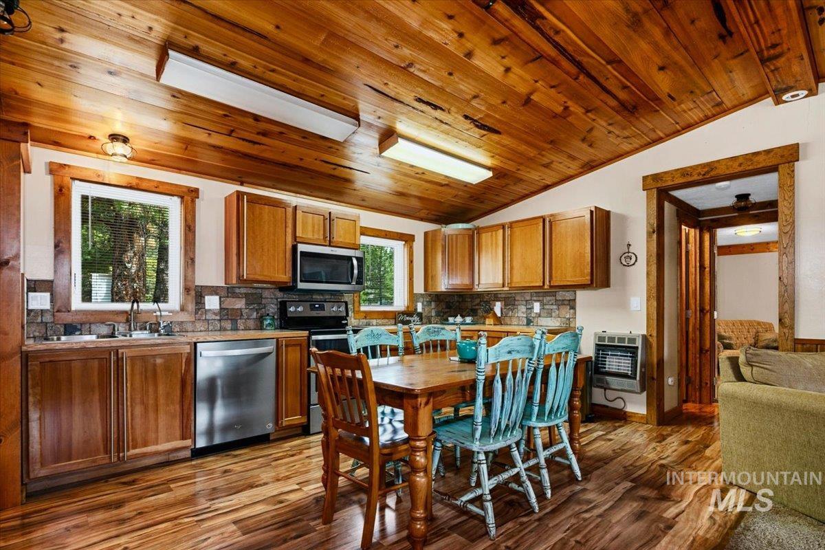 29 McIntyre Gulch Rd, Idaho City, Idaho 83631, 2 Bedrooms, 2.5 Bathrooms, Residential For Sale, Price $639,000, 98983134