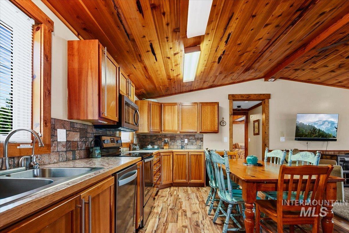 29 McIntyre Gulch Rd, Idaho City, Idaho 83631, 2 Bedrooms, 2.5 Bathrooms, Residential For Sale, Price $639,000, 98983134