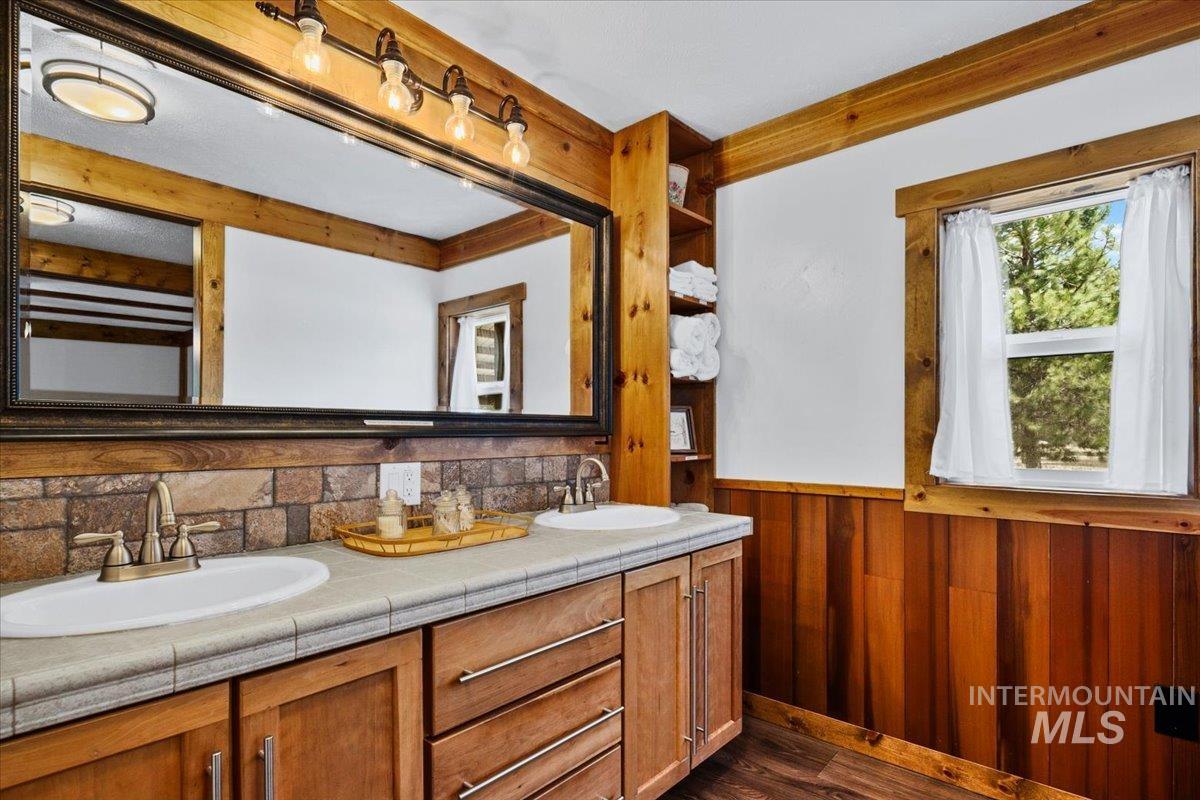 29 McIntyre Gulch Rd, Idaho City, Idaho 83631, 2 Bedrooms, 2.5 Bathrooms, Residential For Sale, Price $639,000, 98983134