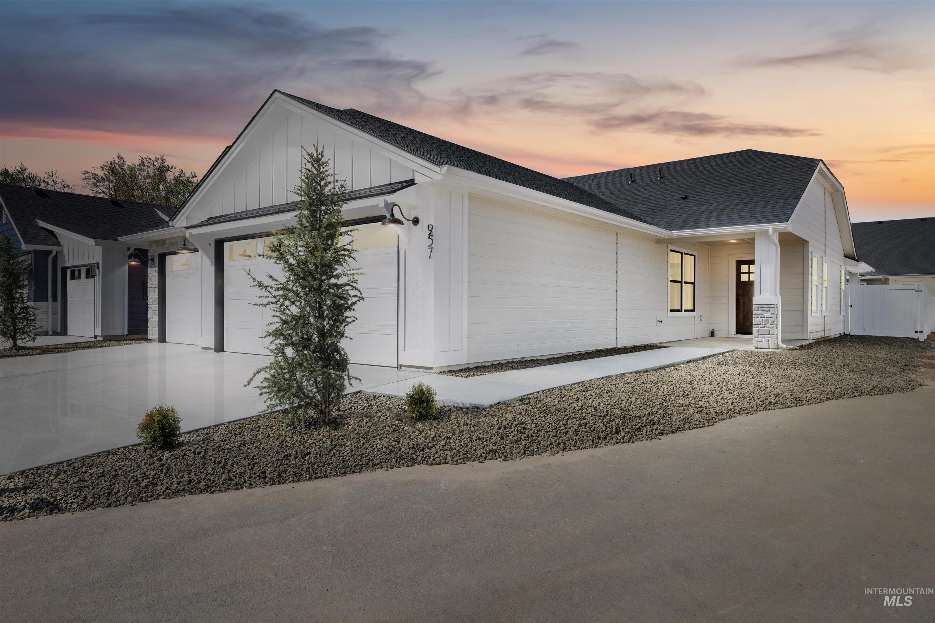 957 S Almond St., Nampa, Idaho 83686, 3 Bedrooms, 2 Bathrooms, Residential For Sale, Price $449,900,MLS 98983136
