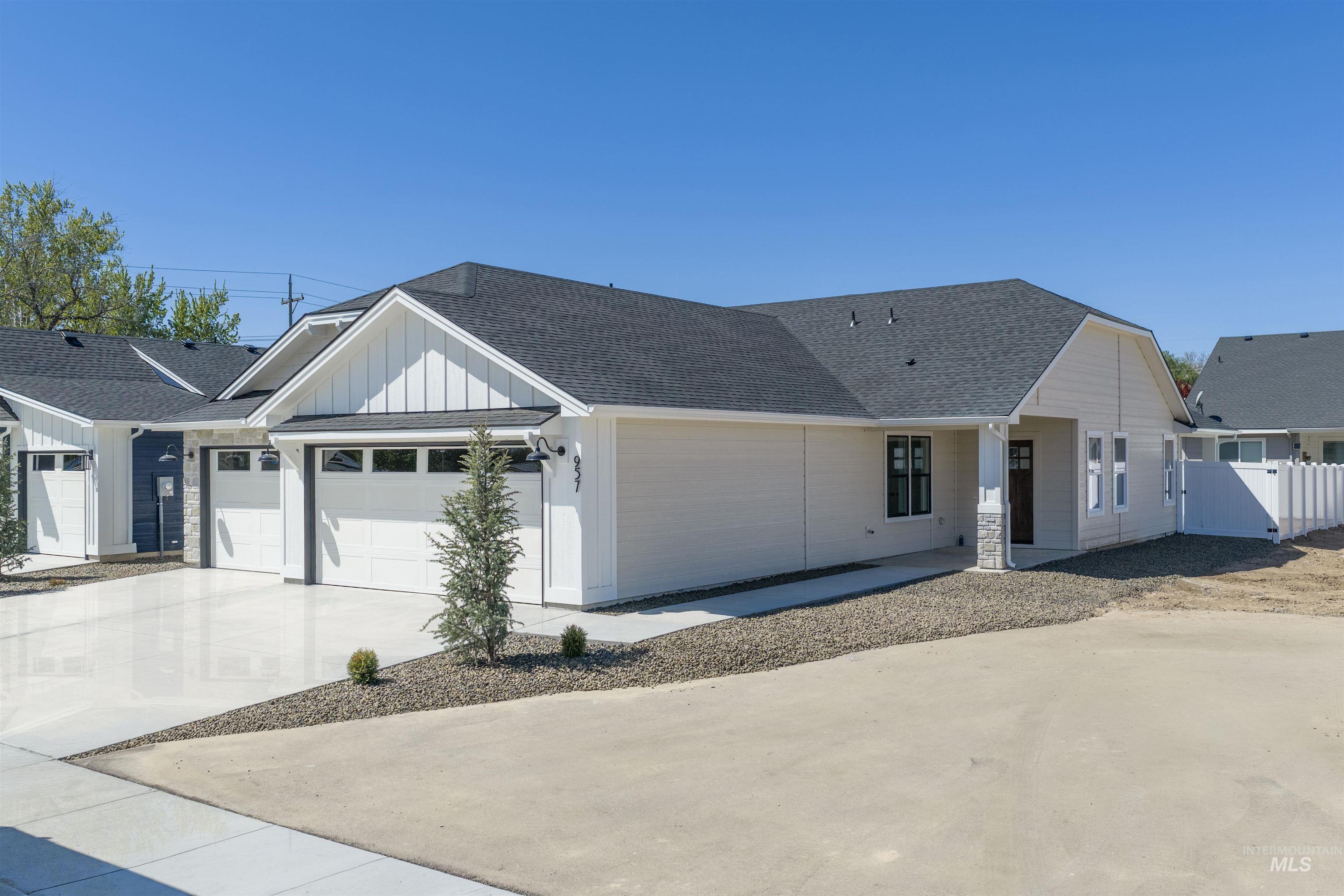 957 S Almond St., Nampa, Idaho 83686, 3 Bedrooms, 2 Bathrooms, Residential For Sale, Price $449,900,MLS 98983136