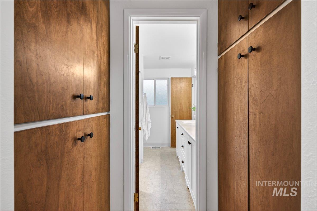 2907 N Grandee St, Boise, Idaho 83704, 4 Bedrooms, 2 Bathrooms, Residential For Sale, Price $559,000, 98983137