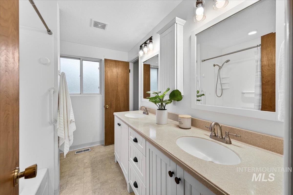 2907 N Grandee St, Boise, Idaho 83704, 4 Bedrooms, 2 Bathrooms, Residential For Sale, Price $559,000, 98983137