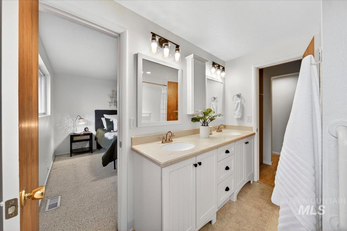 2907 N Grandee St, Boise, Idaho 83704, 4 Bedrooms, 2 Bathrooms, Residential For Sale, Price $559,000, 98983137