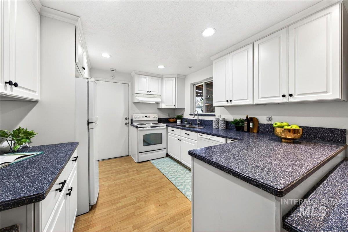 2907 N Grandee St, Boise, Idaho 83704, 4 Bedrooms, 2 Bathrooms, Residential For Sale, Price $559,000, 98983137