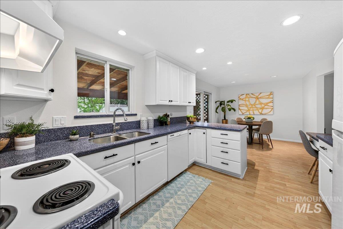 2907 N Grandee St, Boise, Idaho 83704, 4 Bedrooms, 2 Bathrooms, Residential For Sale, Price $559,000, 98983137