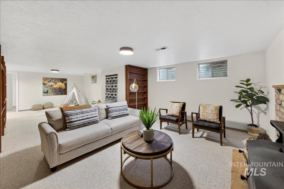 2907 N Grandee St, Boise, Idaho 83704, 4 Bedrooms, 2 Bathrooms, Residential For Sale, Price $559,000, 98983137