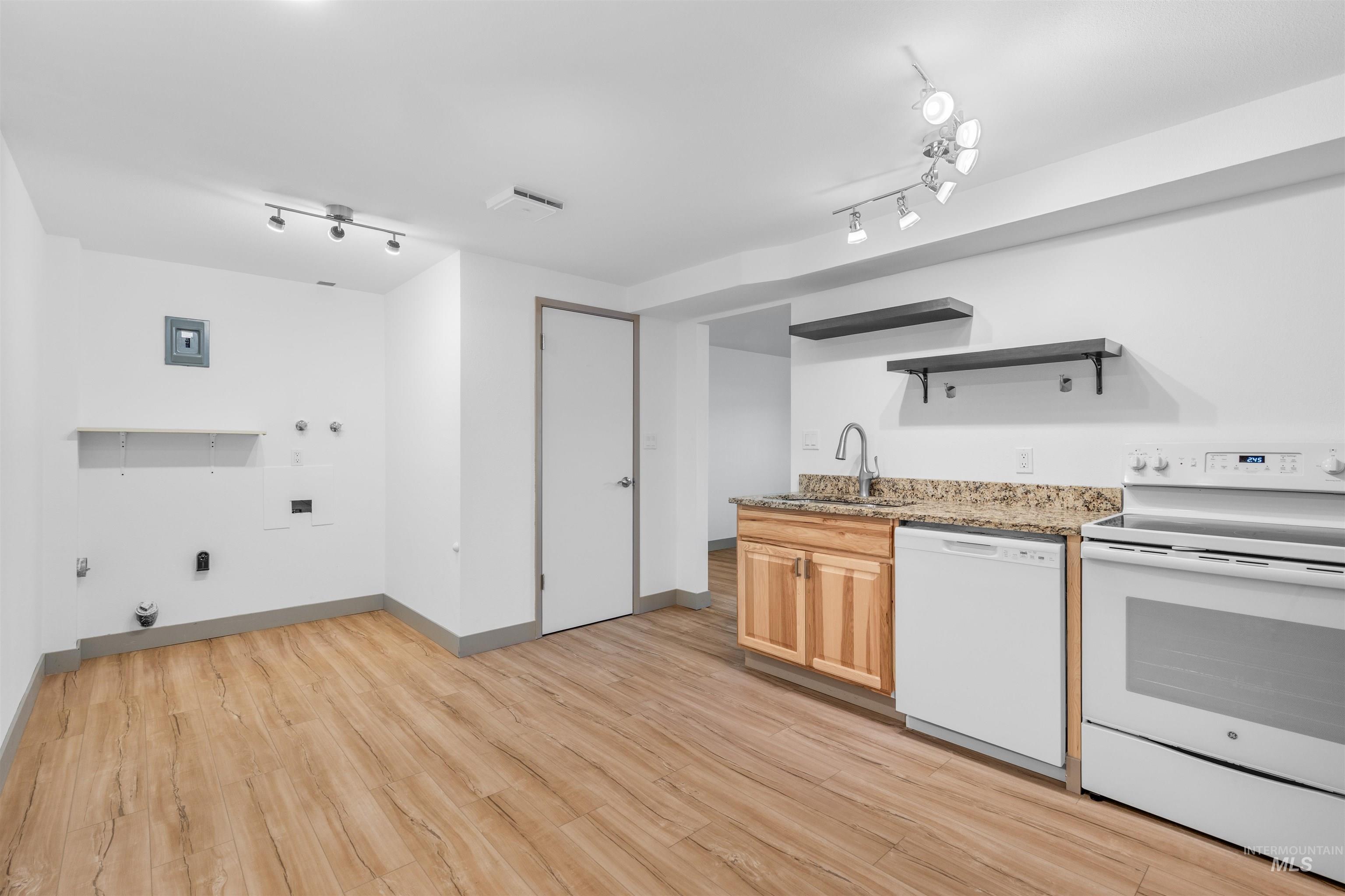 1540 Lydon Ct, Clarkston, Washington 99403, 4 Bedrooms, 2 Bathrooms, Residential For Sale, Price $453,000, 98983142