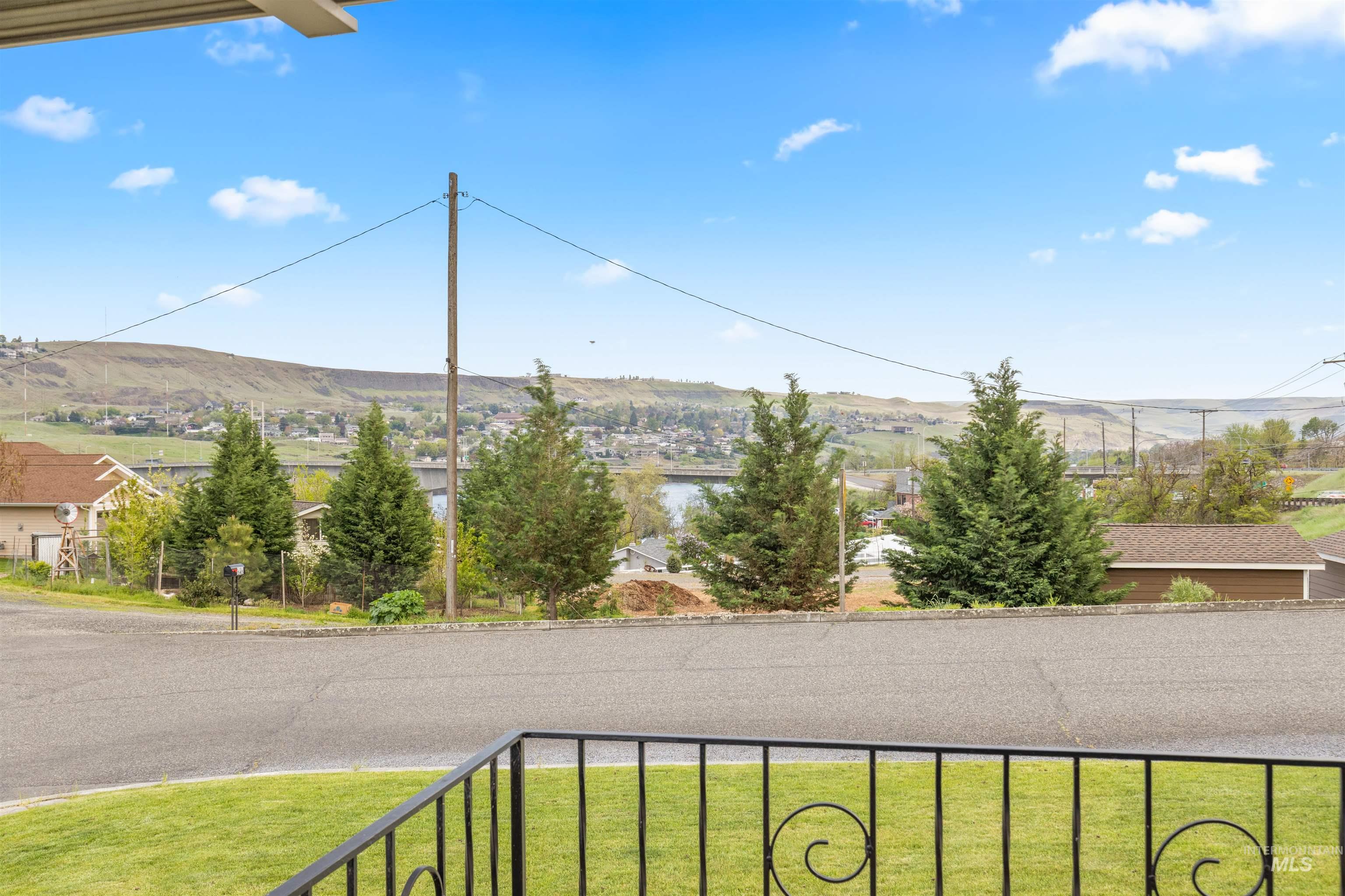 1540 Lydon Ct, Clarkston, Washington 99403, 4 Bedrooms, 2 Bathrooms, Residential For Sale, Price $453,000, 98983142