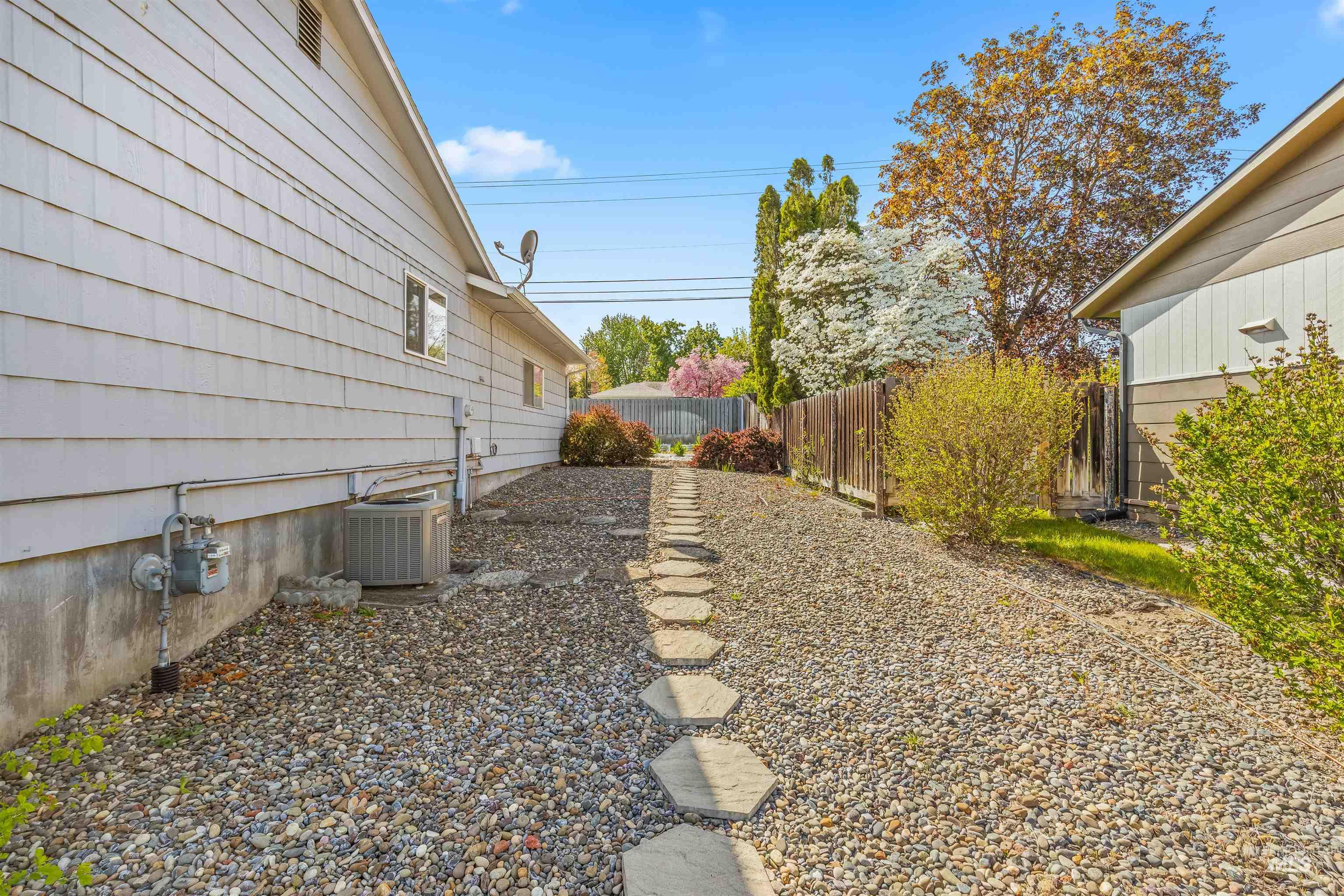 1540 Lydon Ct, Clarkston, Washington 99403, 4 Bedrooms, 2 Bathrooms, Residential For Sale, Price $453,000, 98983142