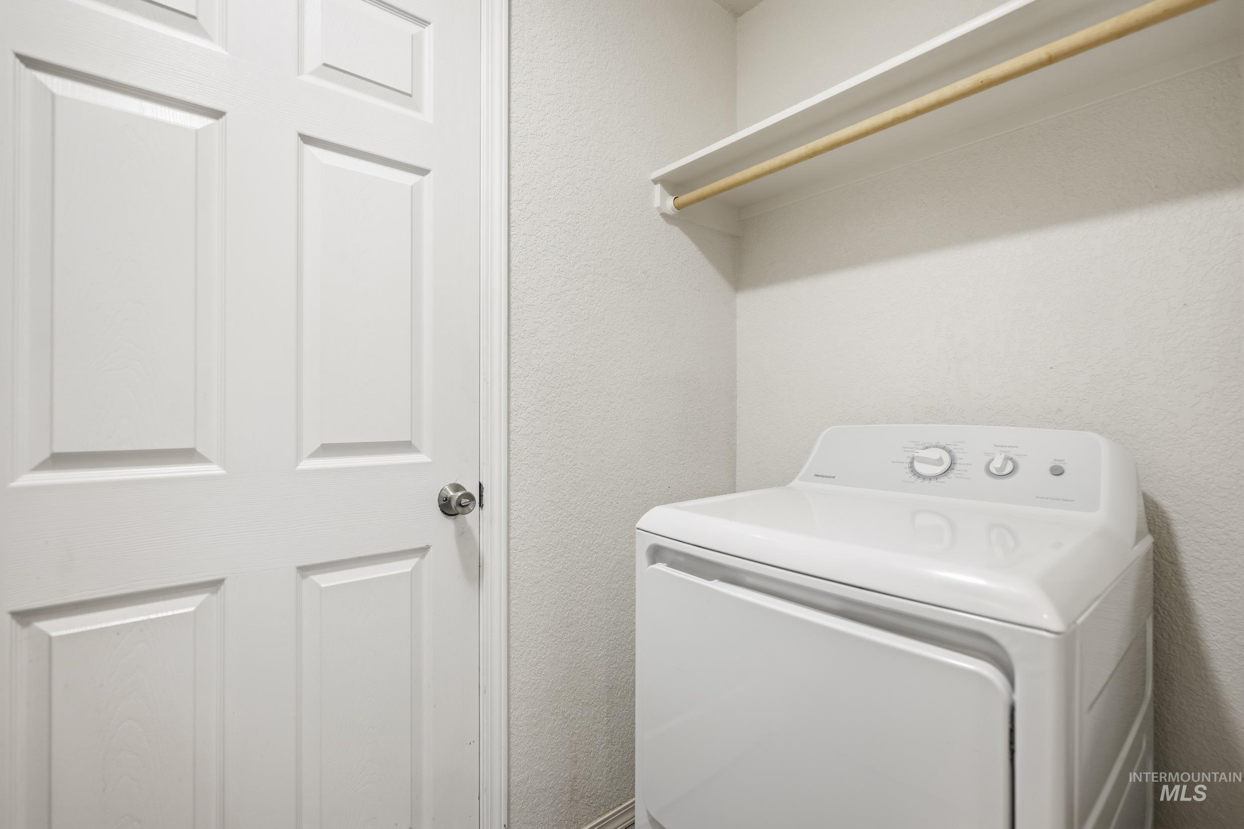 4617 N Carlsbad Way, Boise, Idaho 83703-6420, 3 Bedrooms, 2 Bathrooms, Residential Income For Sale, Price $409,000,MLS 98983144