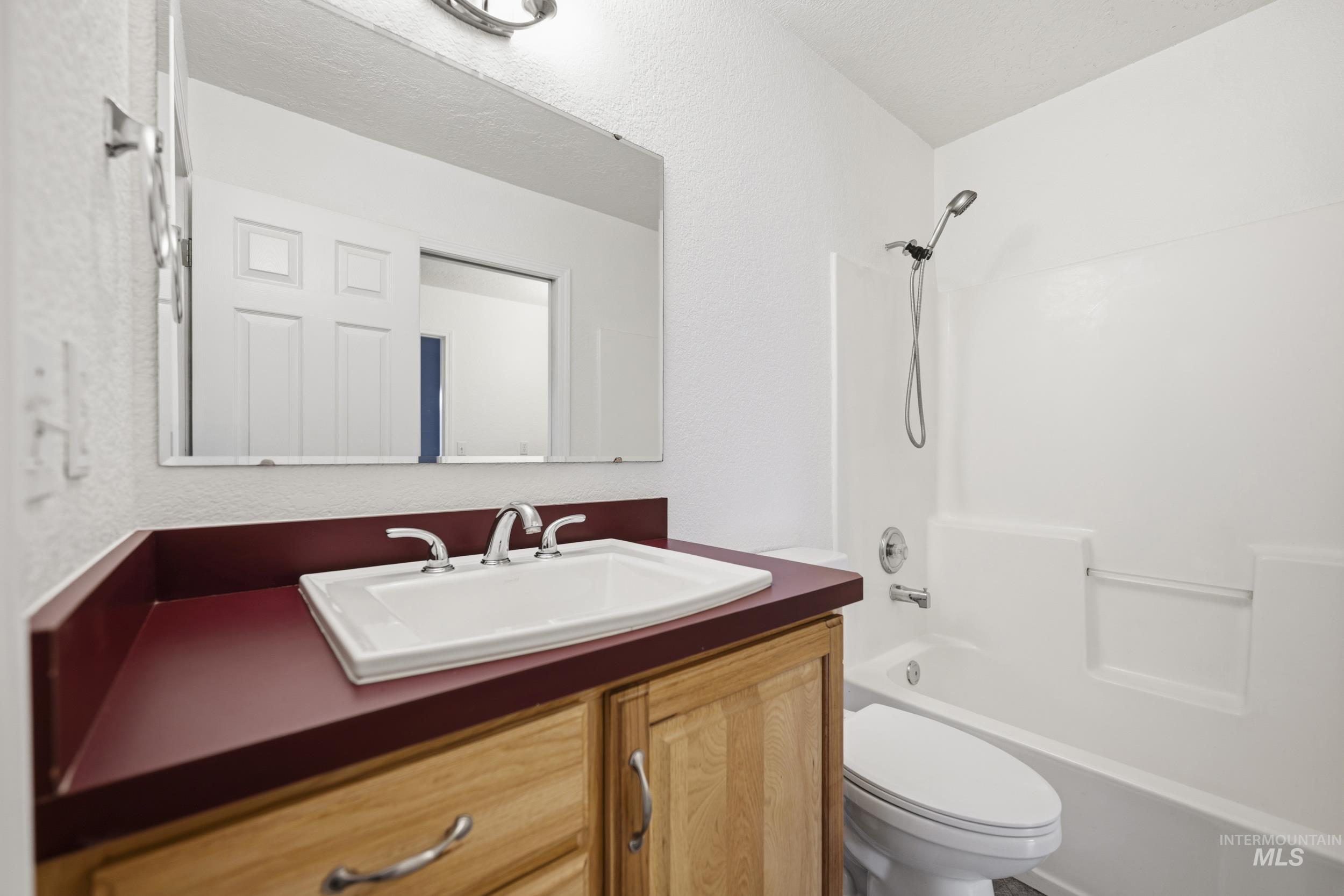 4617 N Carlsbad Way, Boise, Idaho 83703-6420, 3 Bedrooms, 2 Bathrooms, Residential Income For Sale, Price $409,000,MLS 98983144