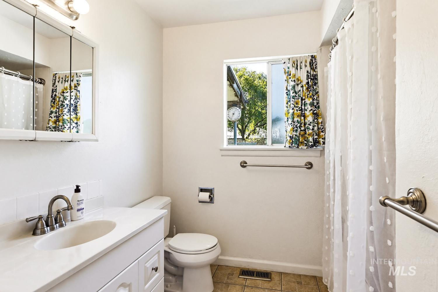 5933 W Denton, Boise, Idaho 83704, 3 Bedrooms, 1.5 Bathrooms, Residential For Sale, Price $365,000, 98983148