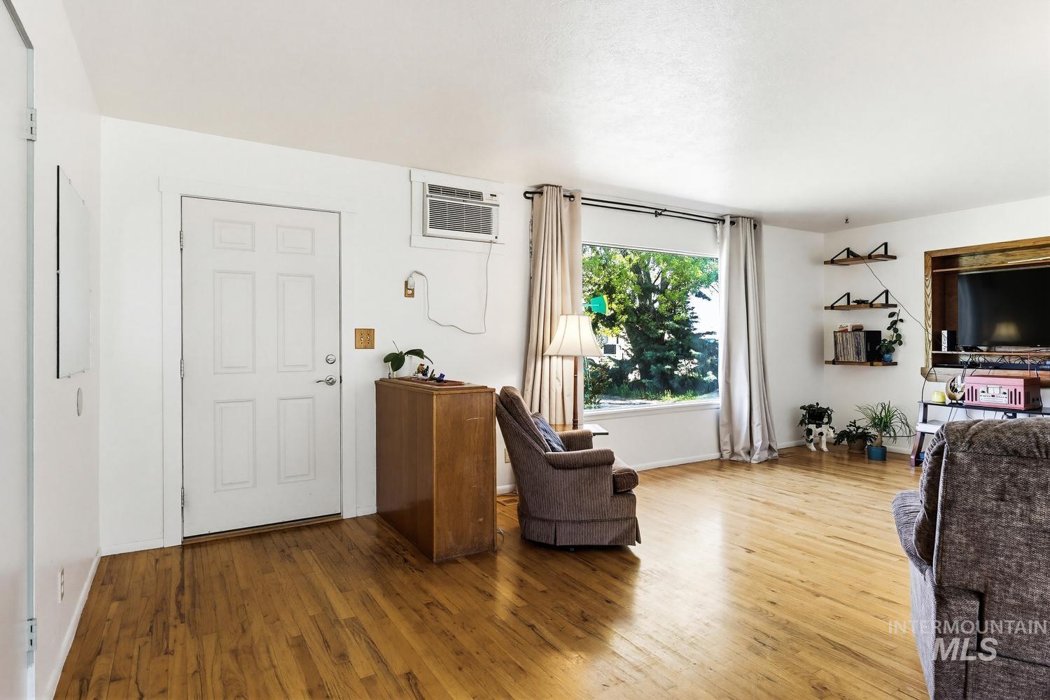 5933 W Denton, Boise, Idaho 83704, 3 Bedrooms, 1.5 Bathrooms, Residential For Sale, Price $365,000, 98983148