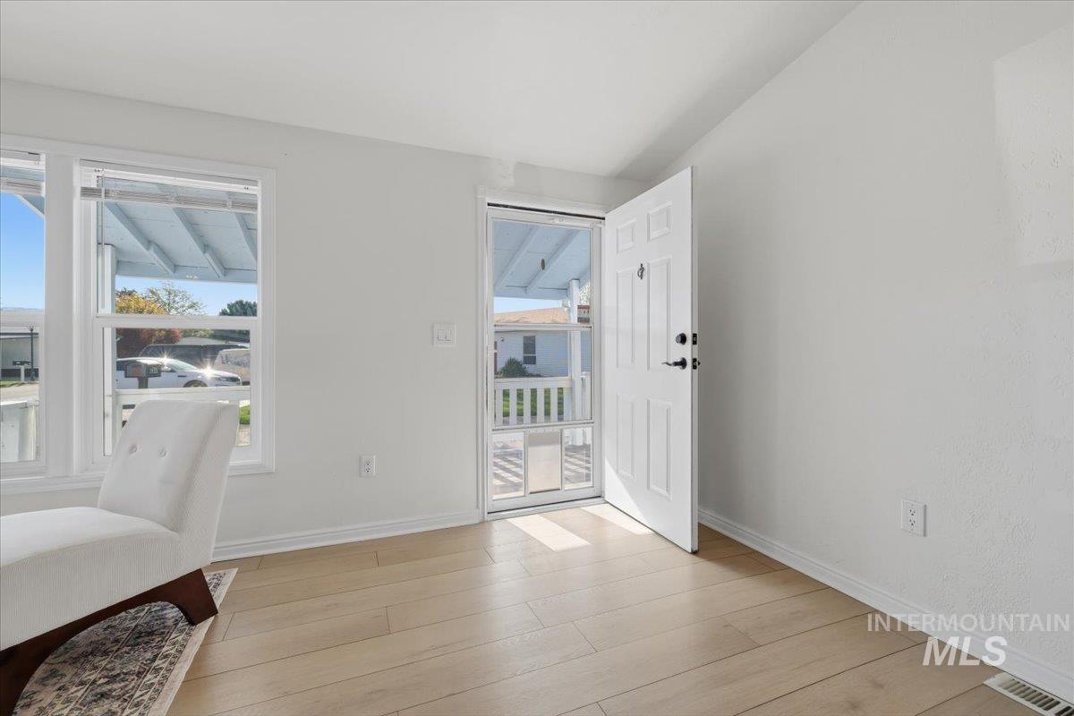 7955 W Rapidan, Boise, Idaho 83714, 3 Bedrooms, 2 Bathrooms, Residential For Sale, Price $149,500,MLS 98983150