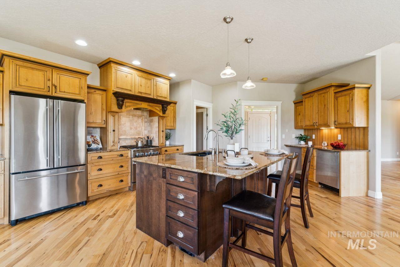 5803 Whispering Hills Dr, Marsing, Idaho 83639-8266, 3 Bedrooms, 2.5 Bathrooms, Residential For Sale, Price $825,000, 98983151