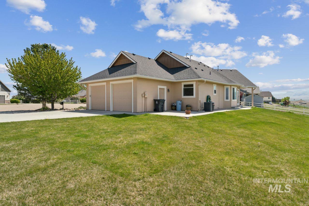 5803 Whispering Hills Dr, Marsing, Idaho 83639-8266, 3 Bedrooms, 2.5 Bathrooms, Residential For Sale, Price $825,000, 98983151