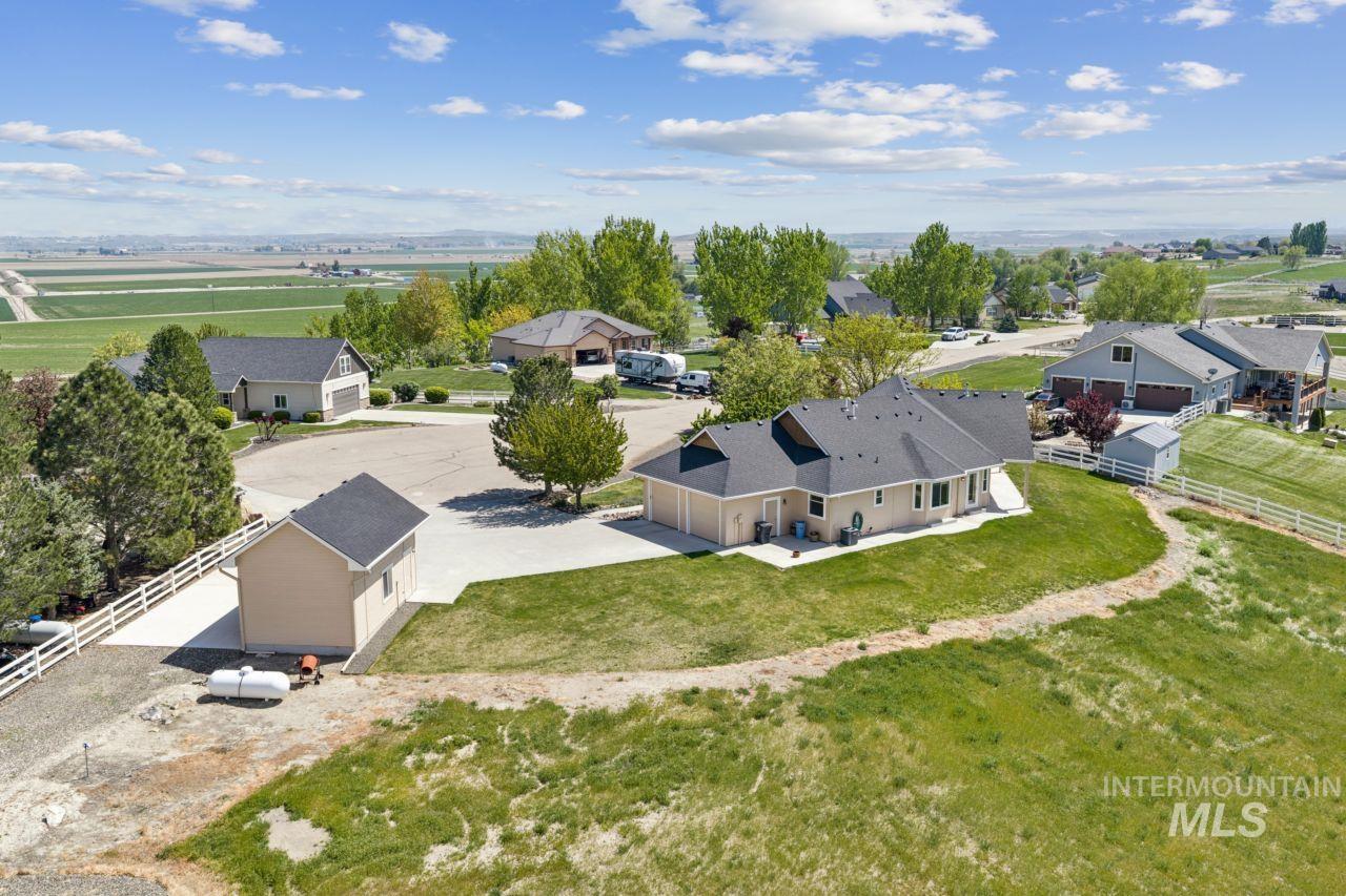 5803 Whispering Hills Dr, Marsing, Idaho 83639-8266, 3 Bedrooms, 2.5 Bathrooms, Residential For Sale, Price $825,000, 98983151