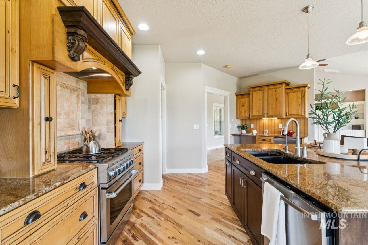 5803 Whispering Hills Dr, Marsing, Idaho 83639-8266, 3 Bedrooms, 2.5 Bathrooms, Residential For Sale, Price $825,000, 98983151