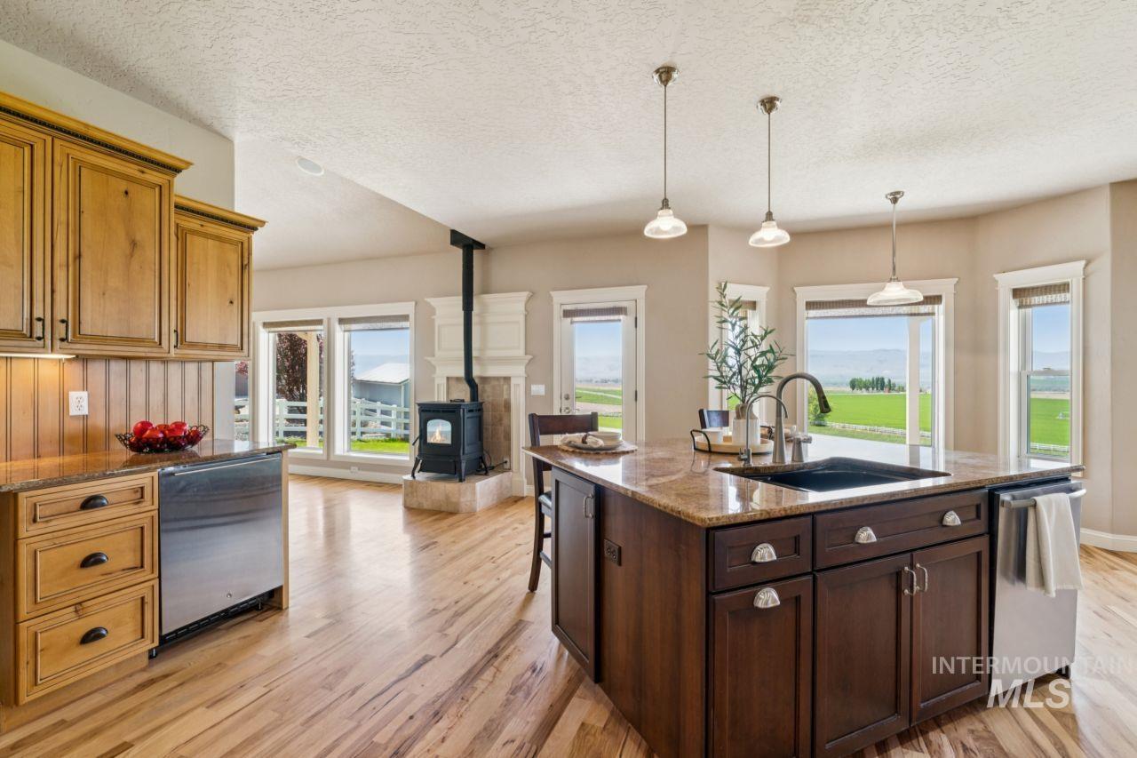 5803 Whispering Hills Dr, Marsing, Idaho 83639-8266, 3 Bedrooms, 2.5 Bathrooms, Residential For Sale, Price $825,000, 98983151