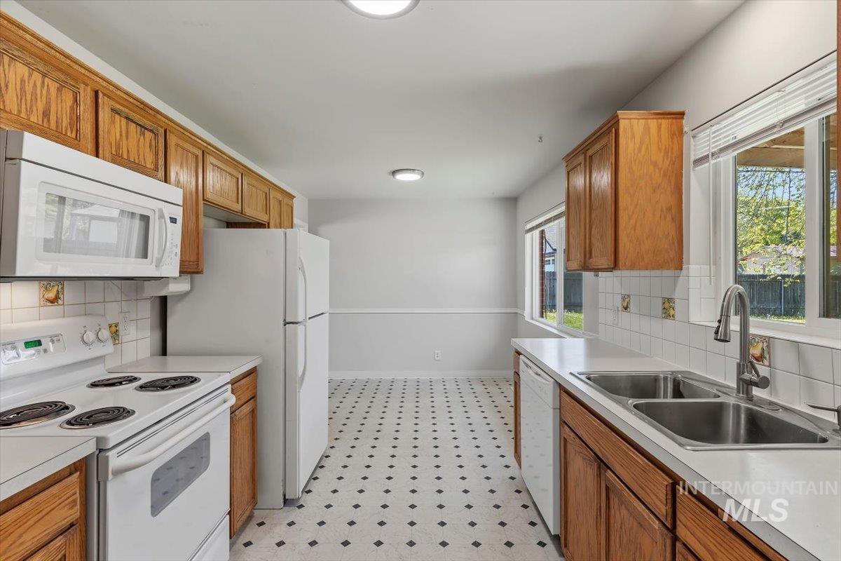 4011 W Greenbrier Dr, Boise, Idaho 83705-4524, 3 Bedrooms, 2 Bathrooms, Residential For Sale, Price $424,000, 98983152