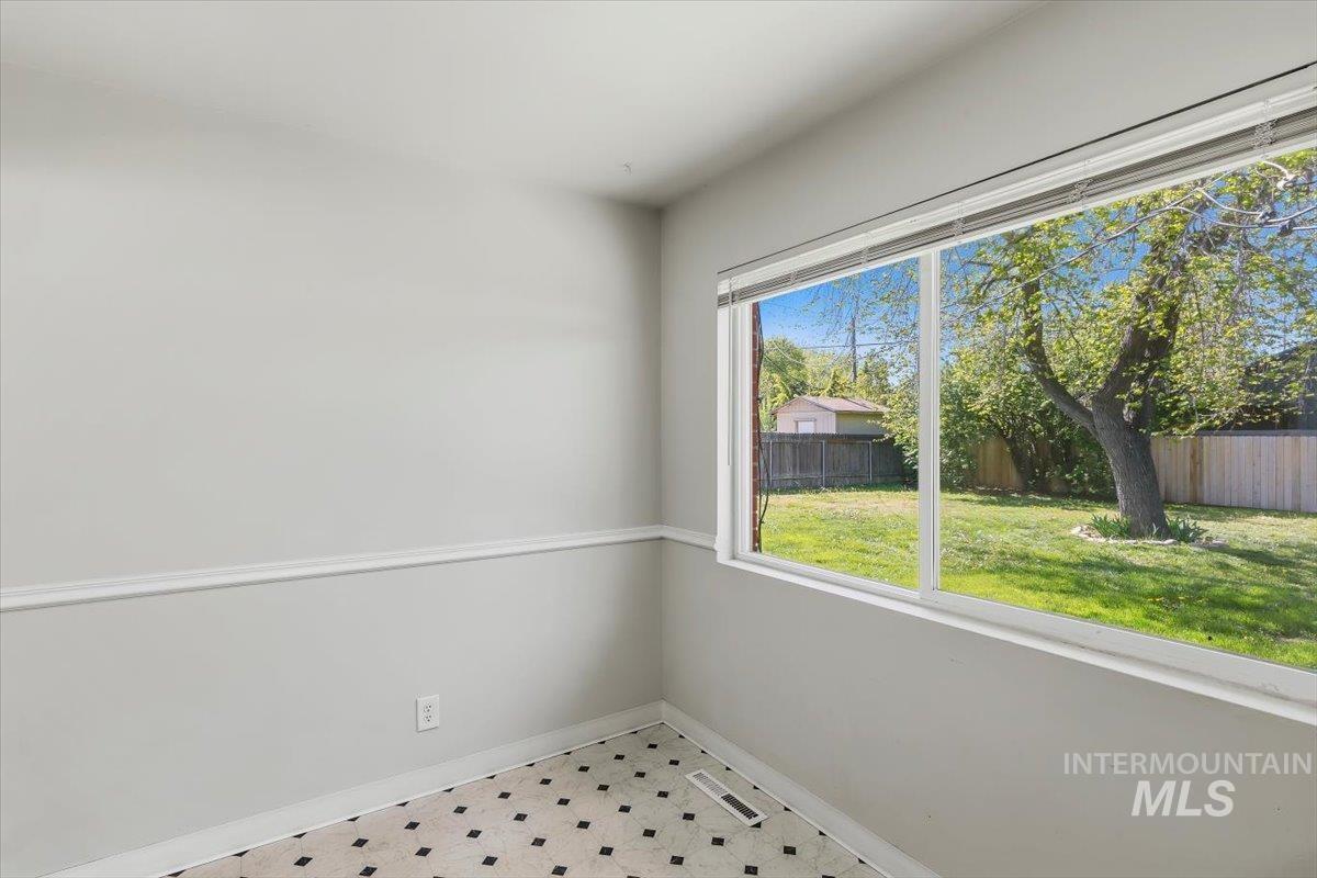 4011 W Greenbrier Dr, Boise, Idaho 83705-4524, 3 Bedrooms, 2 Bathrooms, Residential For Sale, Price $424,000, 98983152