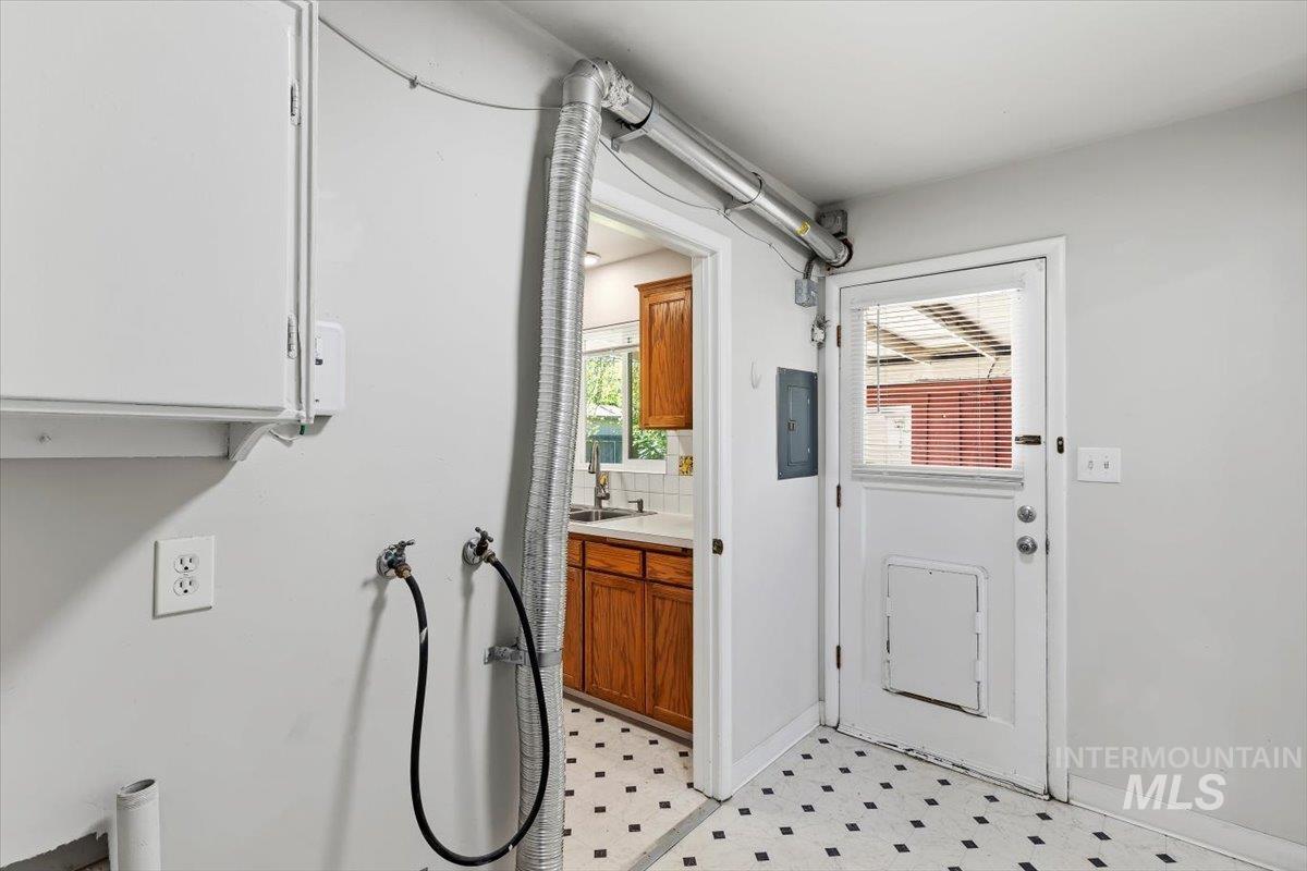 4011 W Greenbrier Dr, Boise, Idaho 83705-4524, 3 Bedrooms, 2 Bathrooms, Residential For Sale, Price $424,000, 98983152