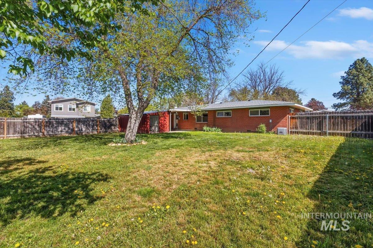 4011 W Greenbrier Dr, Boise, Idaho 83705-4524, 3 Bedrooms, 2 Bathrooms, Residential For Sale, Price $424,000, 98983152