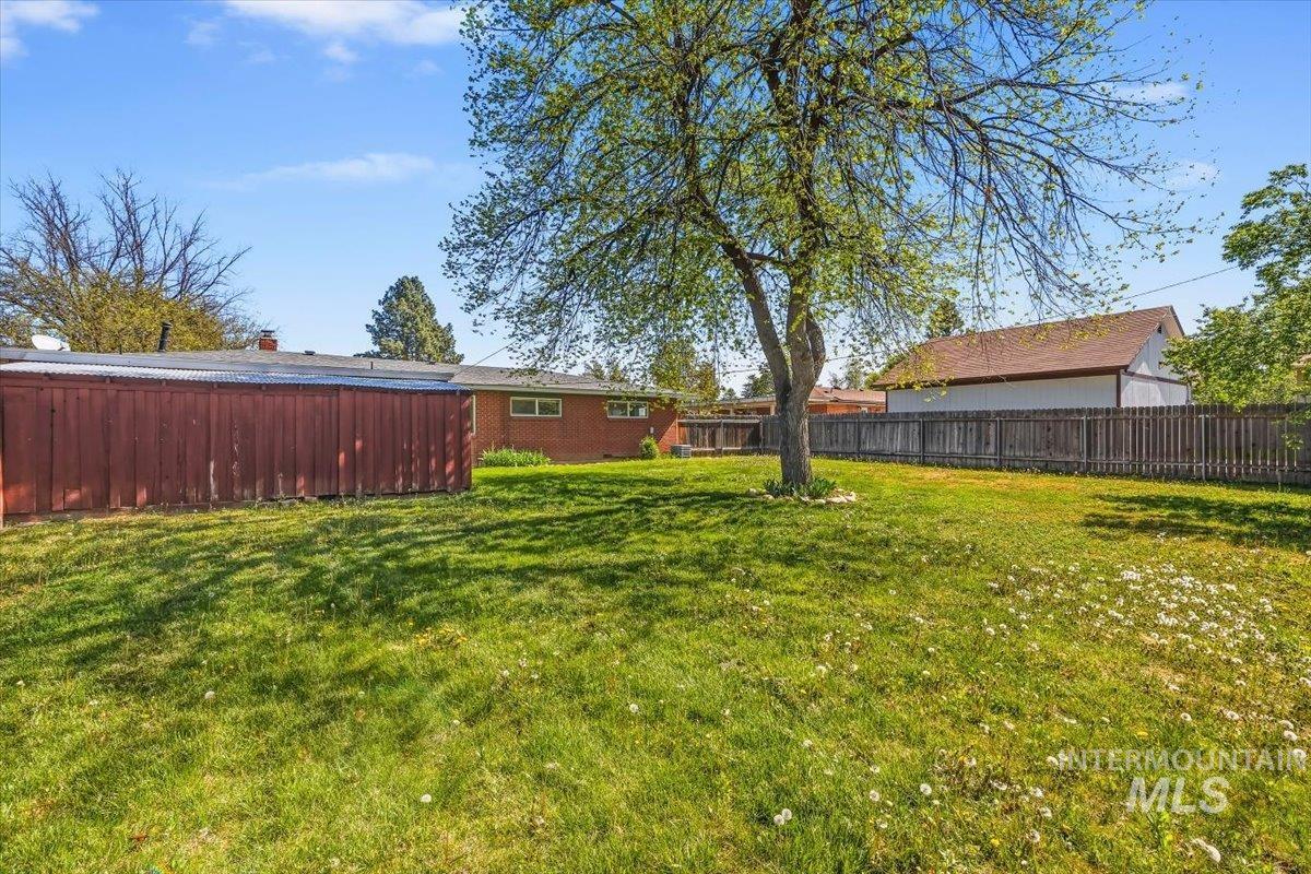 4011 W Greenbrier Dr, Boise, Idaho 83705-4524, 3 Bedrooms, 2 Bathrooms, Residential For Sale, Price $424,000, 98983152