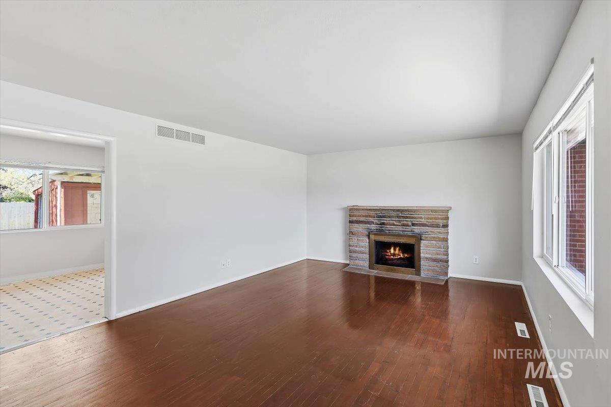 4011 W Greenbrier Dr, Boise, Idaho 83705-4524, 3 Bedrooms, 2 Bathrooms, Residential For Sale, Price $424,000, 98983152