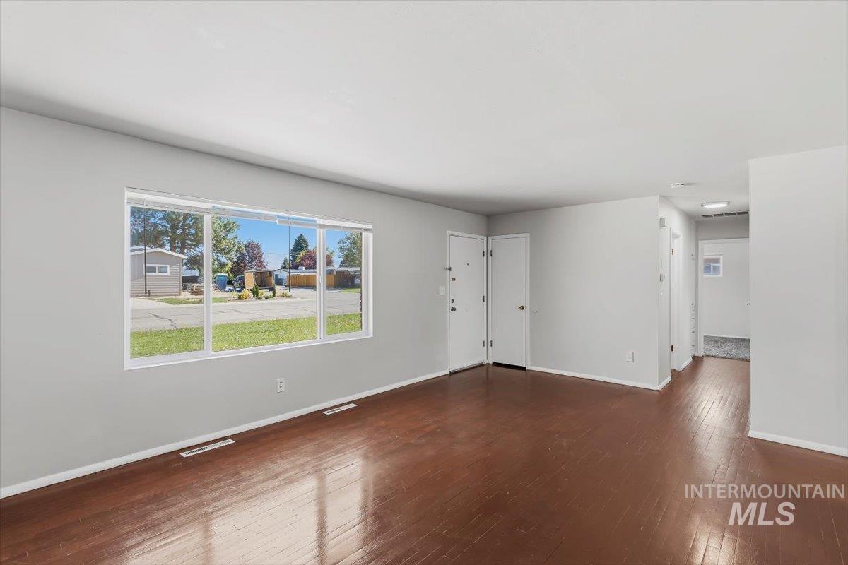 4011 W Greenbrier Dr, Boise, Idaho 83705-4524, 3 Bedrooms, 2 Bathrooms, Residential For Sale, Price $424,000, 98983152