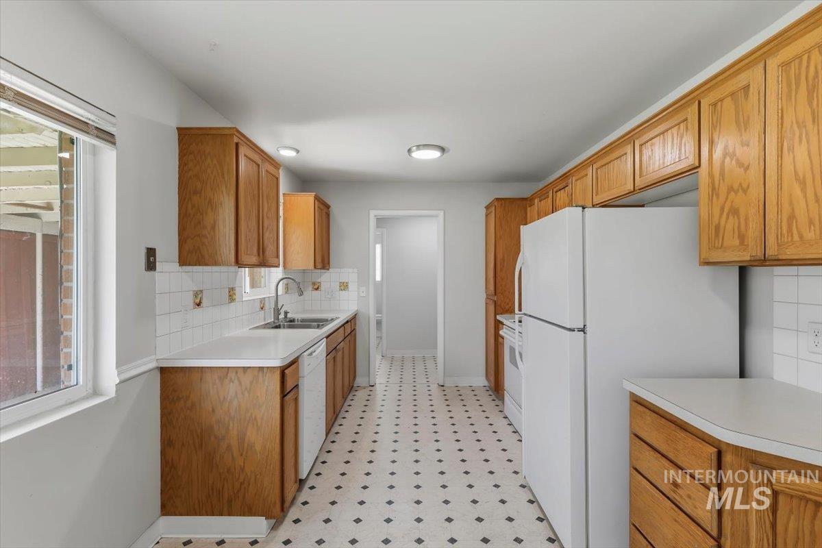 4011 W Greenbrier Dr, Boise, Idaho 83705-4524, 3 Bedrooms, 2 Bathrooms, Residential For Sale, Price $424,000, 98983152