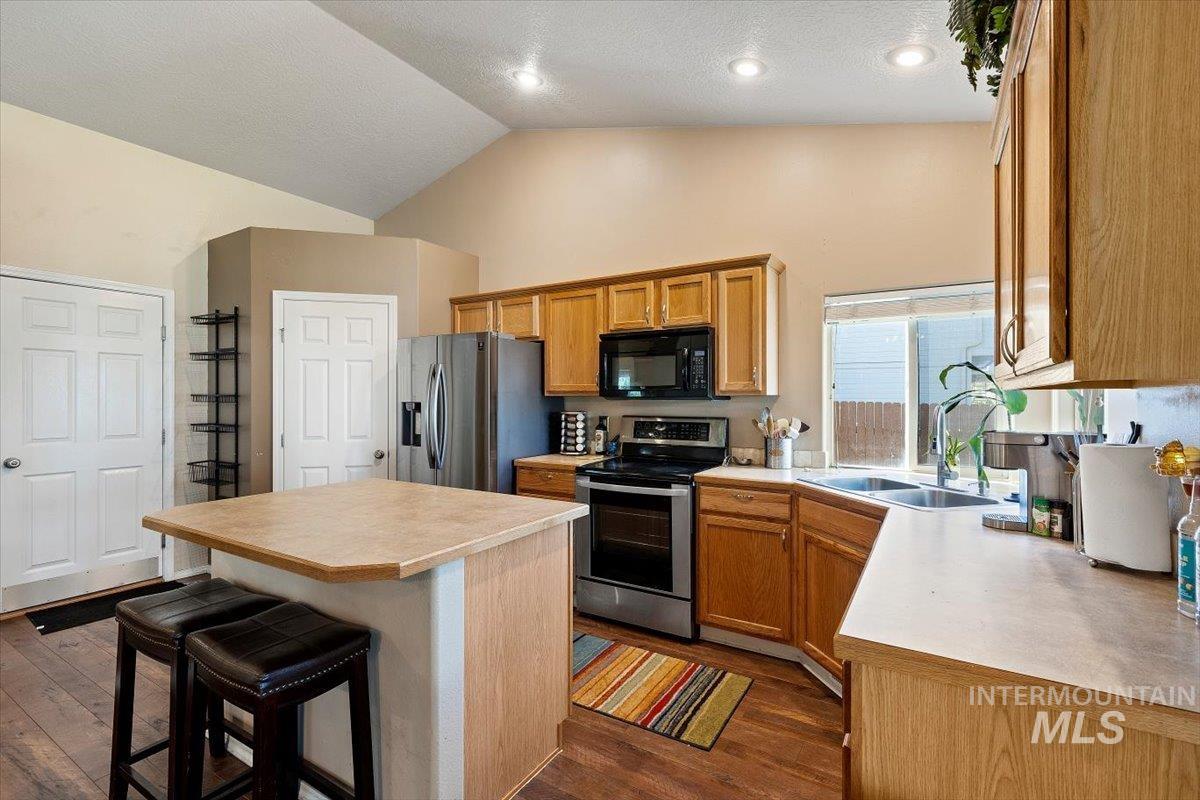 3967 N Longabaugh Ave, Meridian, Idaho 83646-5329, 3 Bedrooms, 2 Bathrooms, Residential For Sale, Price $444,900, 98983154