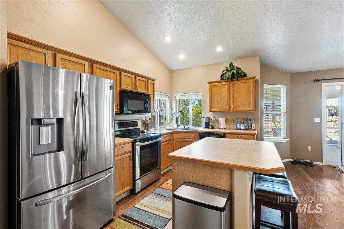 3967 N Longabaugh Ave, Meridian, Idaho 83646-5329, 3 Bedrooms, 2 Bathrooms, Residential For Sale, Price $444,900, 98983154